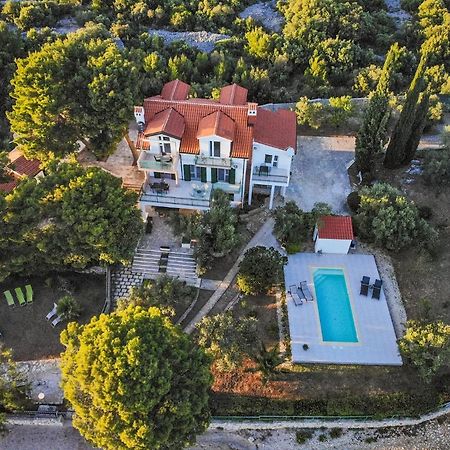 Apartments Mara Pirovac Bagian luar foto