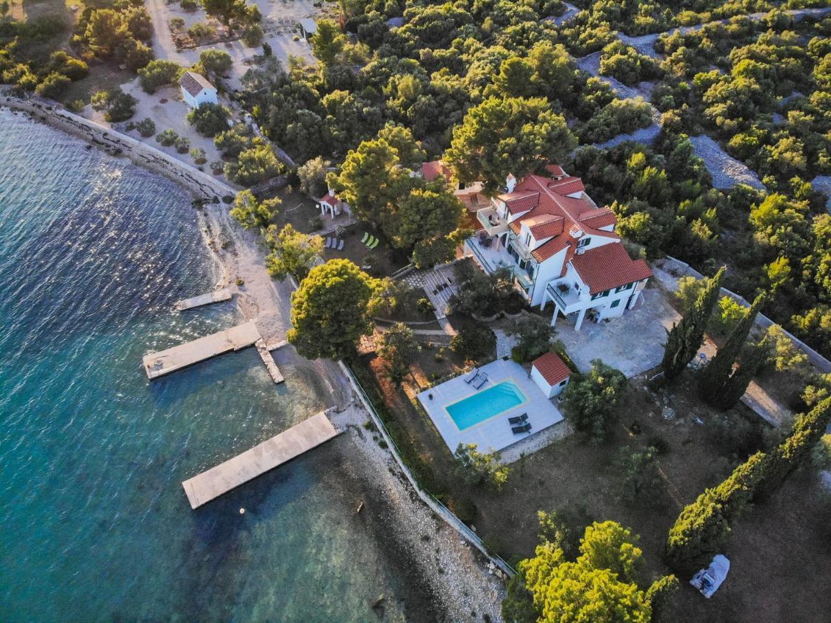 Apartments Mara Pirovac Bagian luar foto