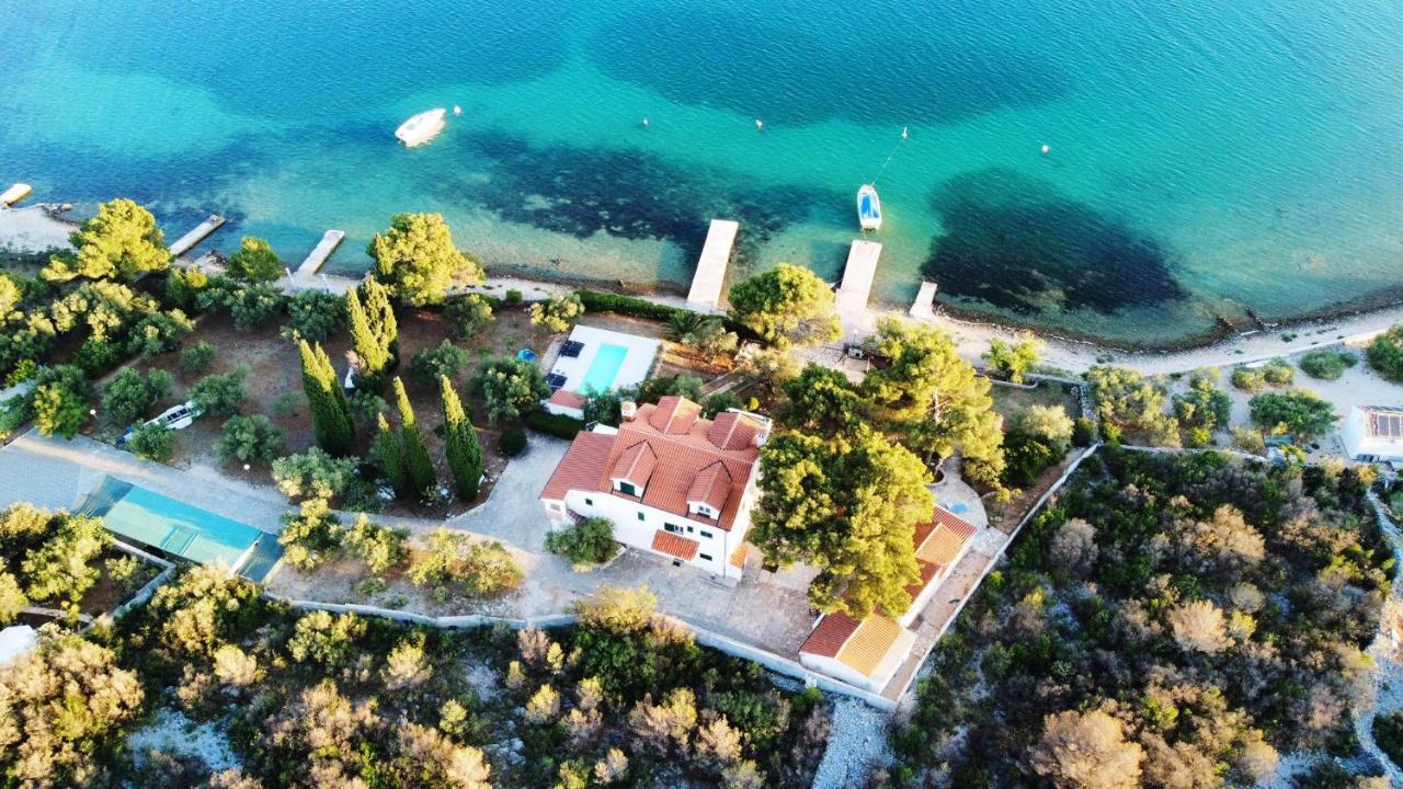Apartments Mara Pirovac Bagian luar foto
