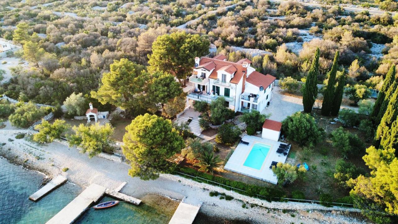 Apartments Mara Pirovac Bagian luar foto