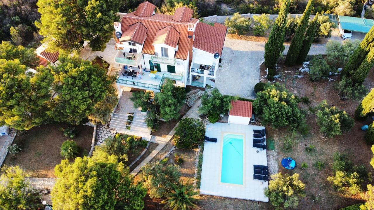 Apartments Mara Pirovac Bagian luar foto