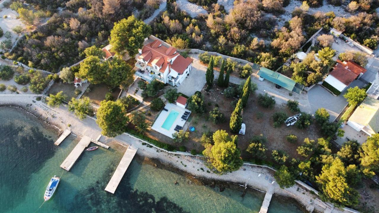 Apartments Mara Pirovac Bagian luar foto