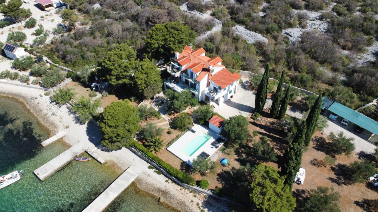 Apartments Mara Pirovac Bagian luar foto