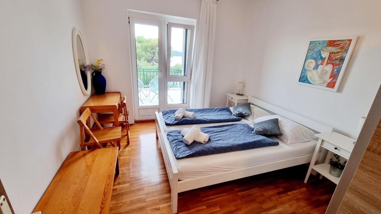 Apartments Mara Pirovac Bagian luar foto