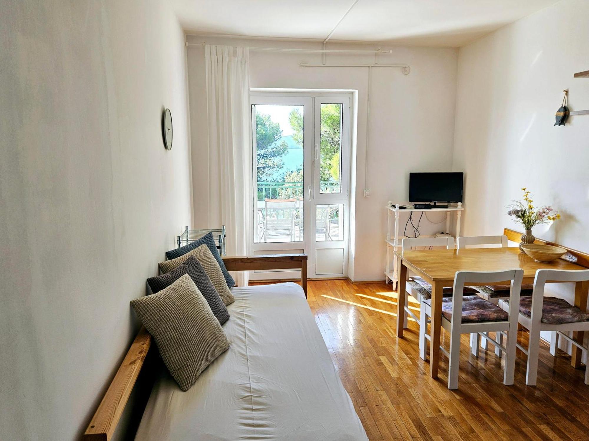 Apartments Mara Pirovac Bagian luar foto