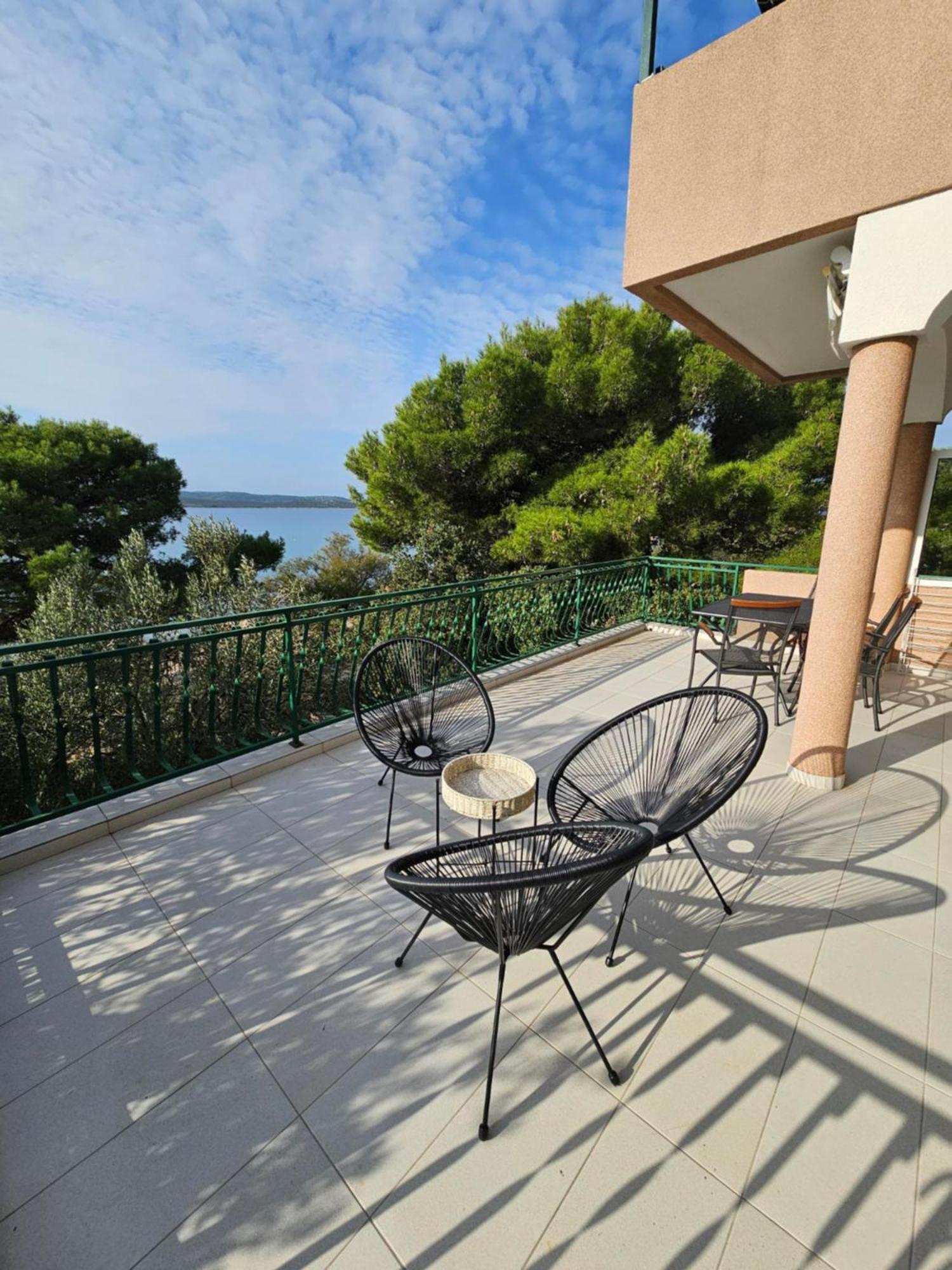 Apartments Mara Pirovac Bagian luar foto