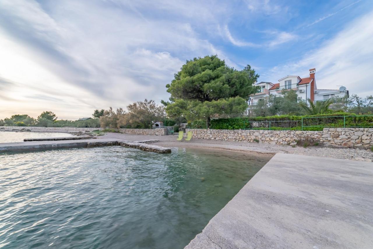Apartments Mara Pirovac Bagian luar foto